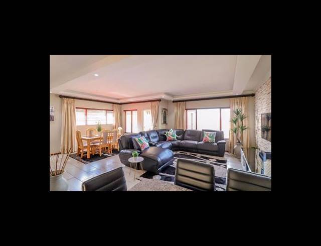 3 BEDROOM TOWNHOUSE FOR SALE IN GLENVISTA